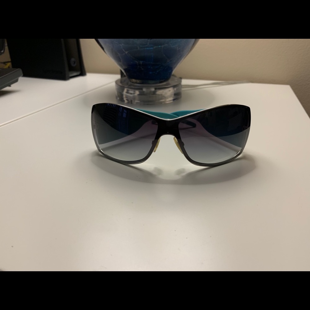 Dolce And Gabbana Sunglasses - Picture 4 of 6